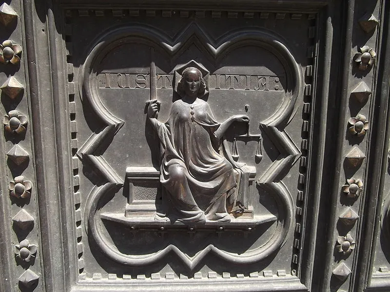 Justitia Florenz, Baptisterium San Giovanni, Hernmann Junghans, CC BY-SA 3.o