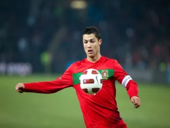 1920px-Argentine_-_Portugal_-_Cristiano_Ronaldo 2011, Ludovic Péron, CC BY-Sa 3.0.jpg