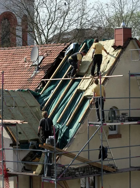 800px-Dachisolierung_Steinwolle, Kuebi, Armin Kübelbeck, CC BY-Sa 3.0.jpg