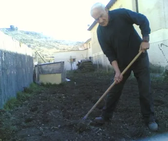 Man_in_agriculture, Son of Hope, CC BY 3.0.jpg