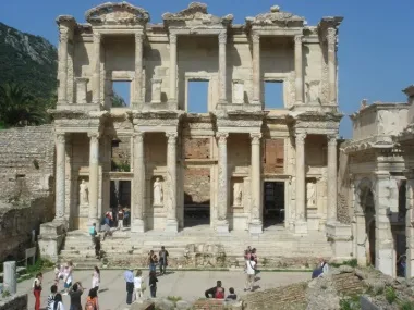 römische Bibliothek in Ephesos.jpg