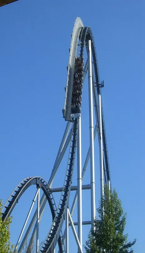 -Silverstar, eine Achterbahn mit dem Thema Mercedes-Benz, Wikipedia, Bild-frei.jpg