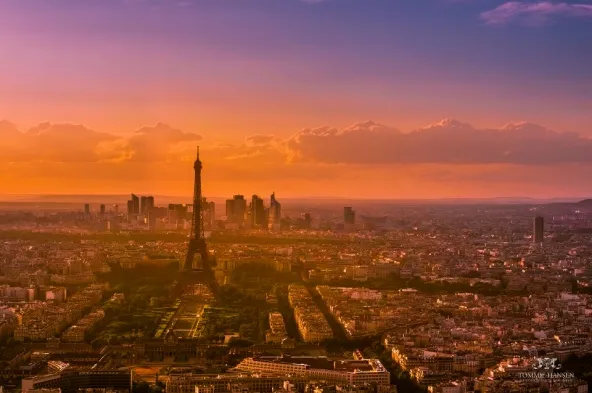 Sunset_over_Paris_5,_France_August_2013, Tommie Hansen, CC BY 2.0.jpg