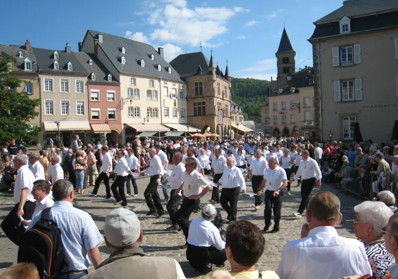 EchternachDancingProcession, David Edgar, CC-BY-SA, 3.0