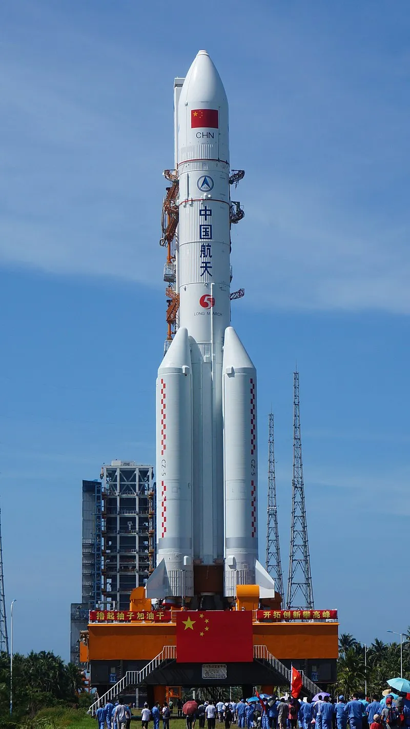 长征五号遥二火箭转场, Eine LM-5 auf dem Weltraumbahnhof Wenchang, 2017 CC-BY 4.0
