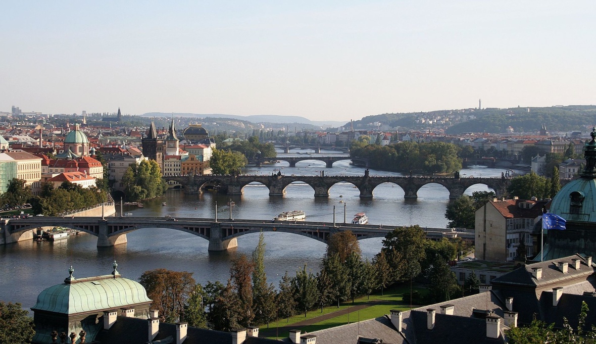 Tschechien, Vltava_in_Prague, Moldaubrücken, che, CC BY-SA 2.5.jpg